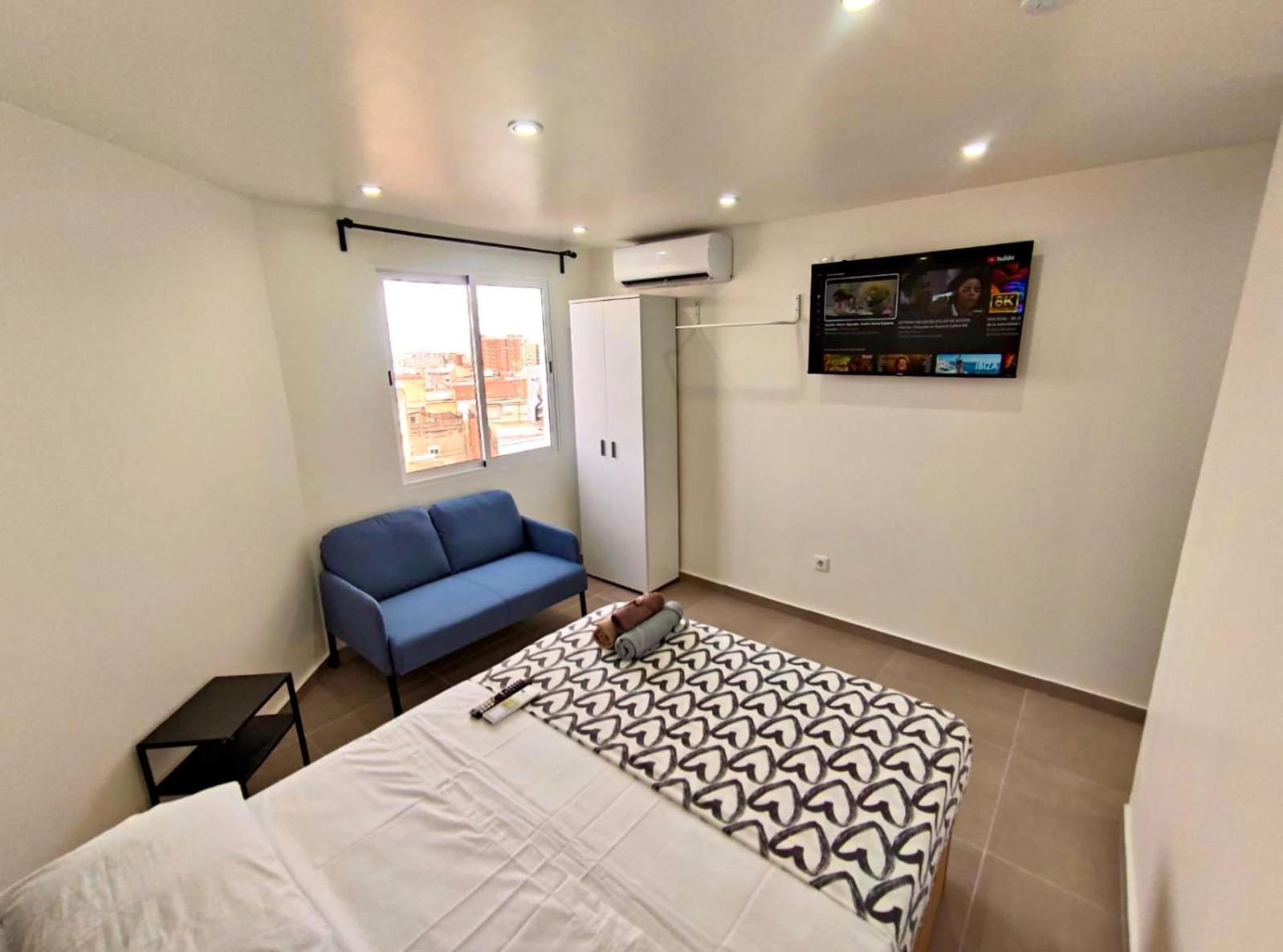 Apartamentos Con Bano Privado Frente Al Metro L5 Barcelona-Hospitalet L'Hospitalet de Llobregat Exterior foto