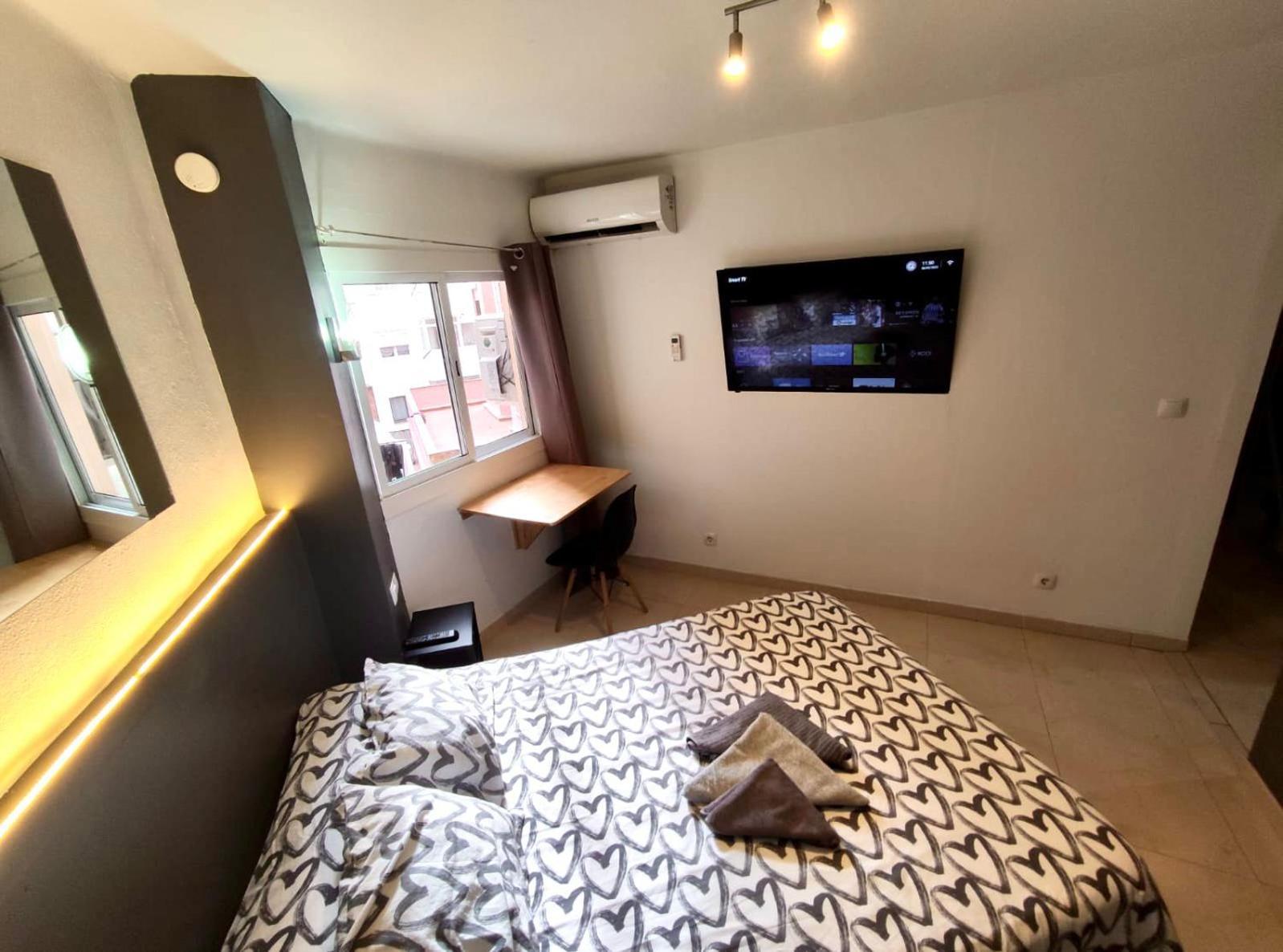 Apartamentos Con Bano Privado Frente Al Metro L5 Barcelona-Hospitalet L'Hospitalet de Llobregat Exterior foto